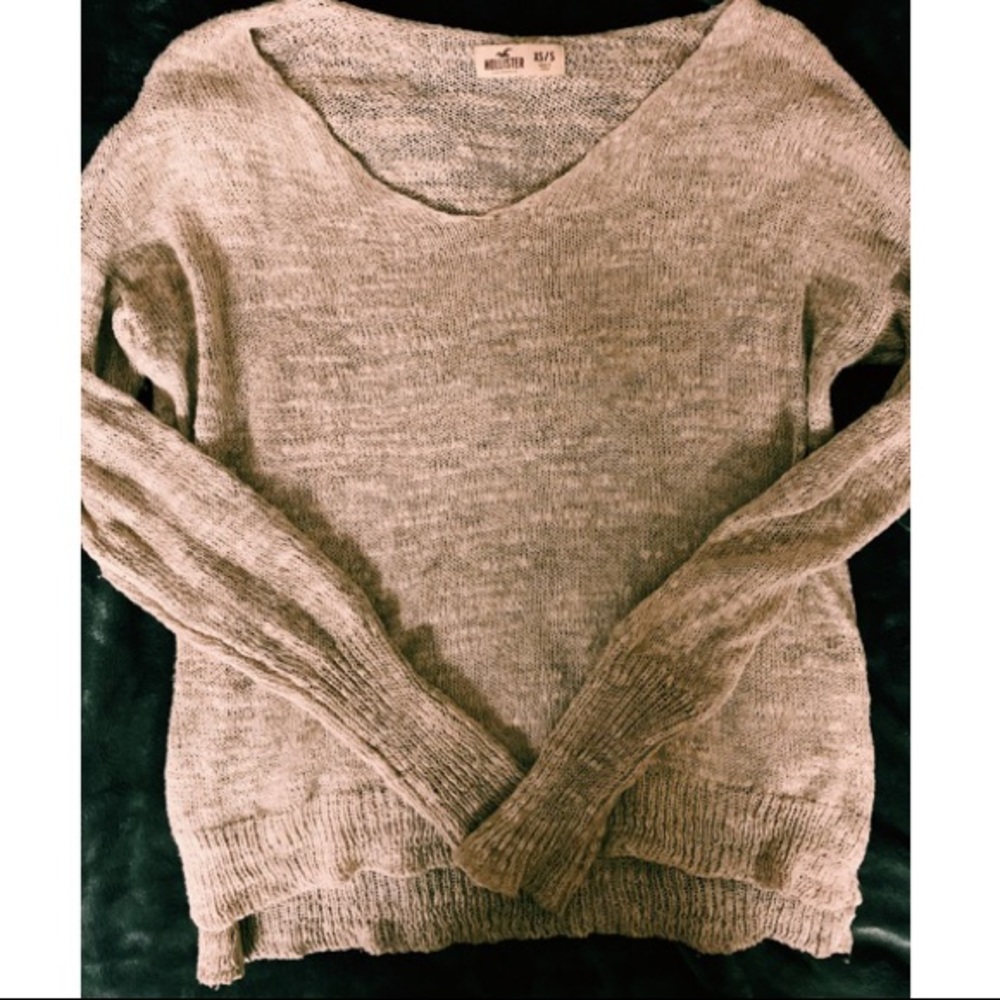 Hollister Cream Sweater🌸